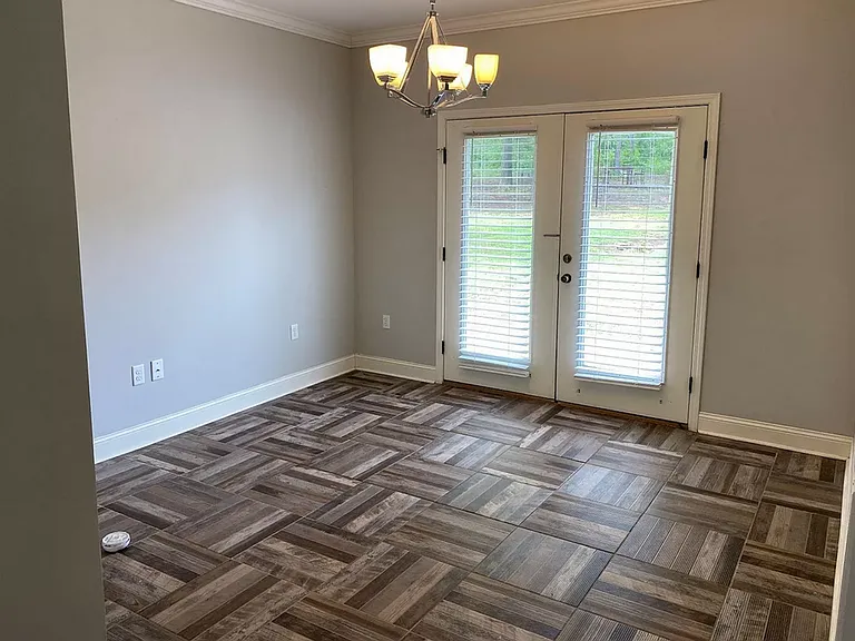 402 Shady Park Cv — Photo 2