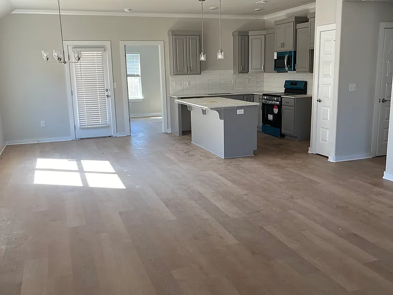 1109 Greendale Ave — Photo 3