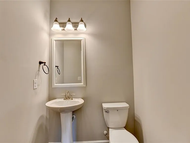7245 Heritage Oak Ct — Photo 6