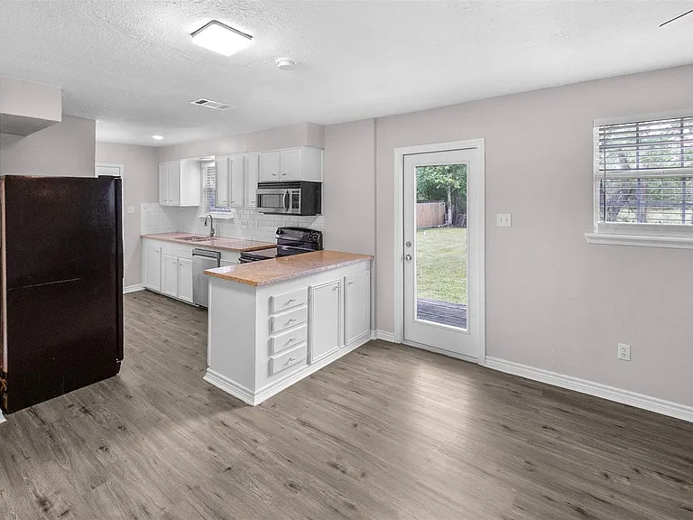 16766 Lake Cir — Photo 6