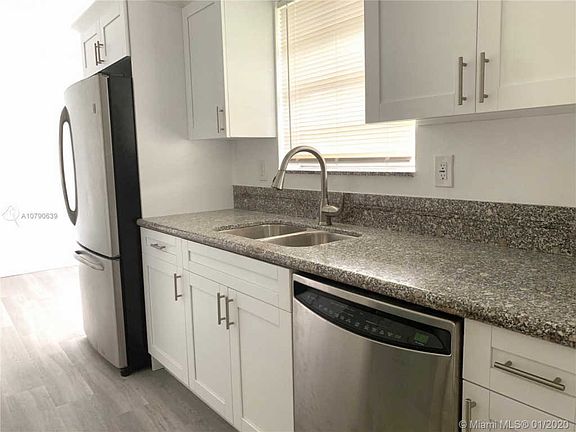 5th image of 14810 Lincoln Blvd