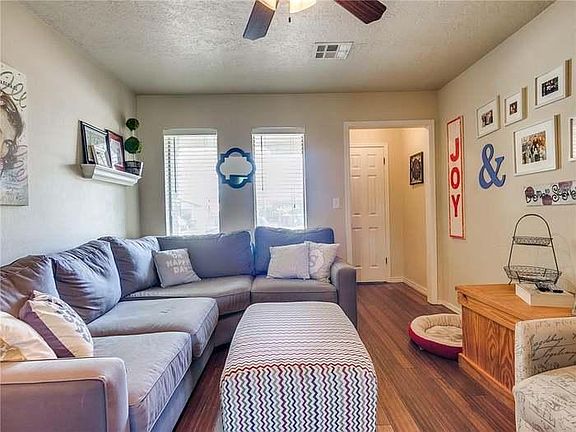 3rd image of 1329 Columbia Cir