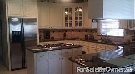 3rd image of 704 Sherwood Forest Dr