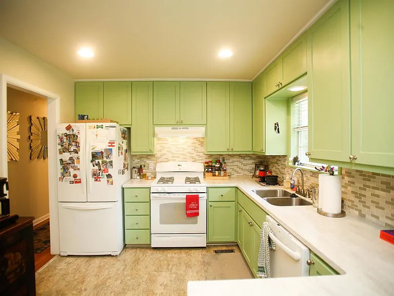 7220 Amherst Dr — Photo 6