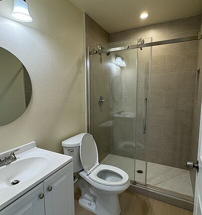 3rd image of 2528 Elkgrove Ave #B