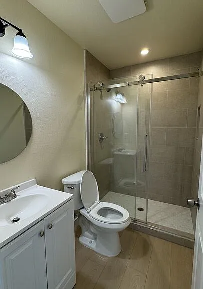 2528 Elkgrove Ave #B — Photo 3