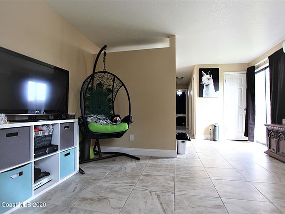 4th image of 2005 Carlton Dr #6