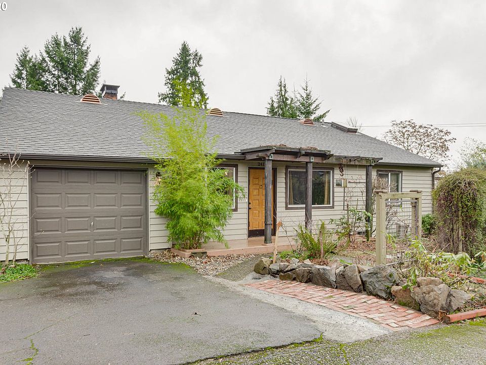 1st image of 2417 E McLoughlin Blvd