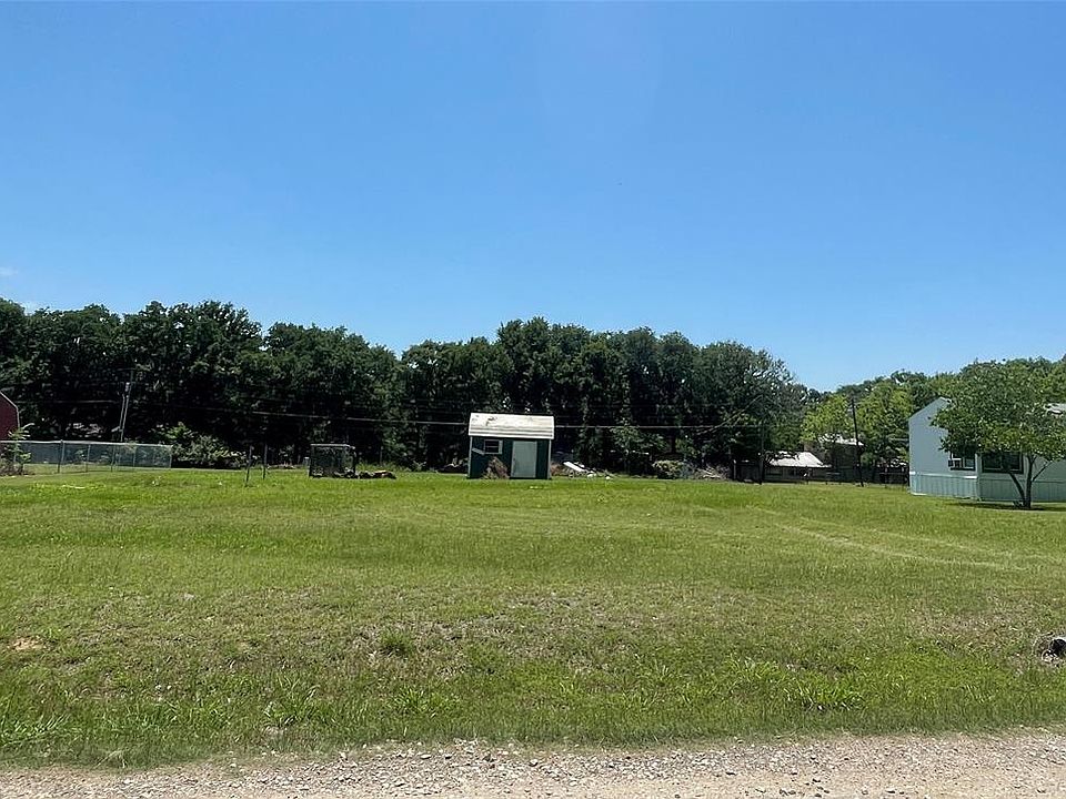 1st image of 425 Lakeshore Dr