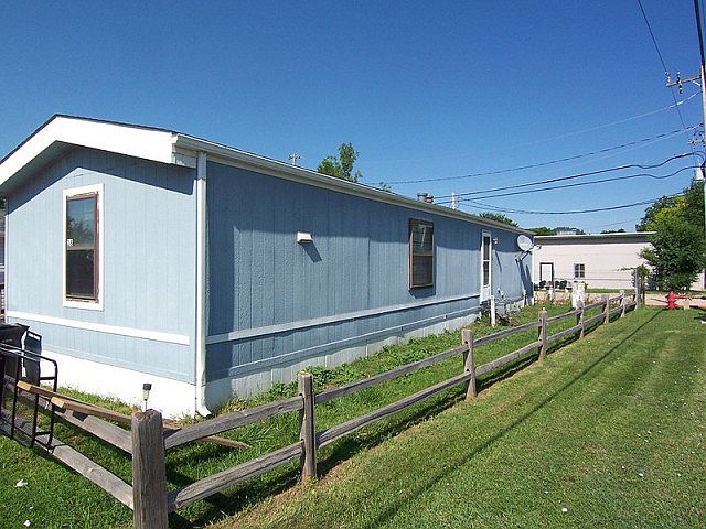 2nd image of 360 Hillsview Rd