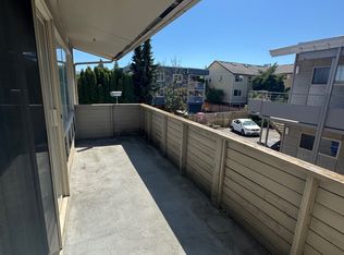 921 N 96th St #16, Seattle, WA 98103