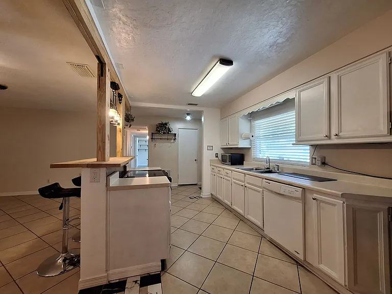 4006 Bayfront Pkwy — Photo 7