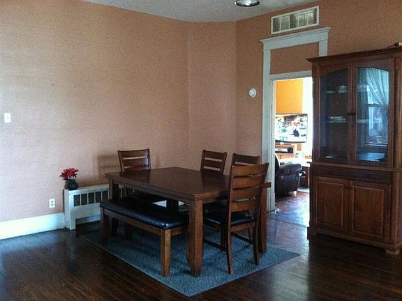 3rd image of 422 S Broadway St