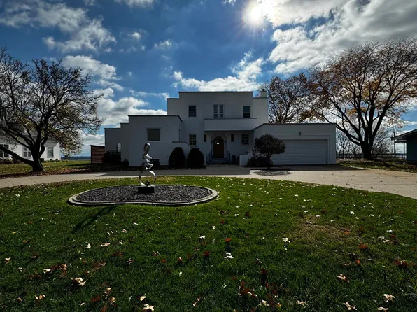 1102 Denmark Hilltop, Fort Madison, IA 52627