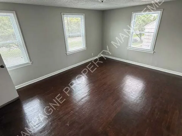 5411-5413 E Swope Pkwy — Photo 4