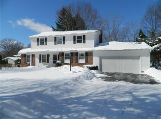 327 Countryshire Dr, Rochester, NY 14626