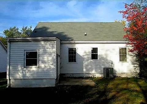 5th image of 2417 Byron St