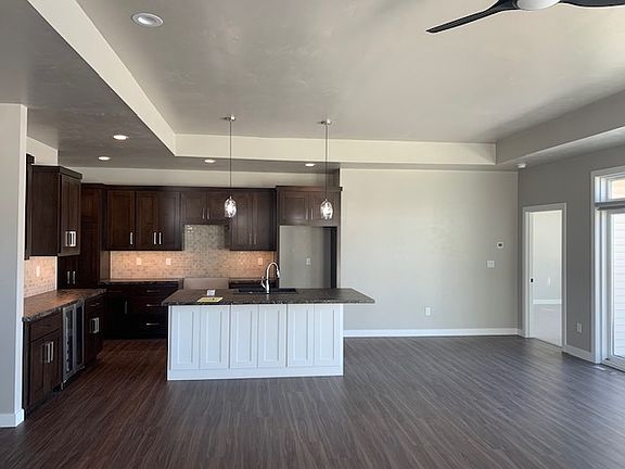 3rd image of 614 Olde River Ct