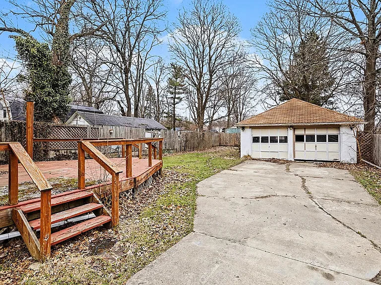 530 Liberty St — Photo 16