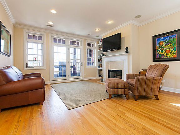3rd image of 3504 N Southport Ave #2S