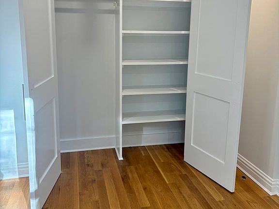 4th image of 293 Henry St