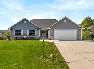 N635 S Hickory Hills Dr, Oconomowoc, WI 53066