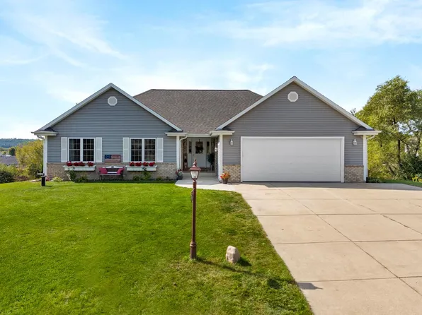 N635 South HICKORY HILLS DRIVE, Oconomowoc, WI 53066