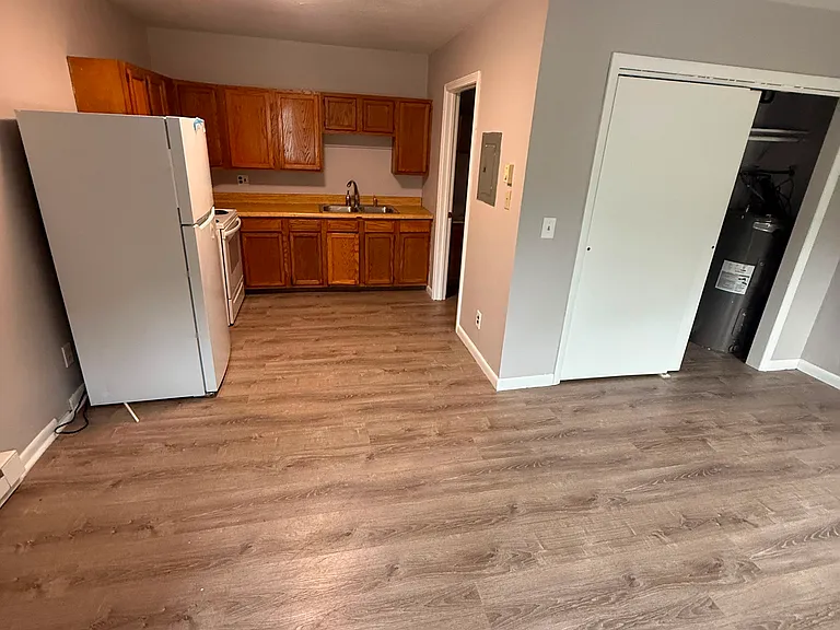 818 E Main St — Photo 5