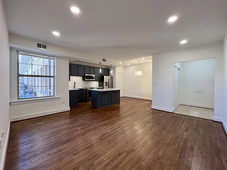 1401 Columbia Rd NW #402 — Photo 3
