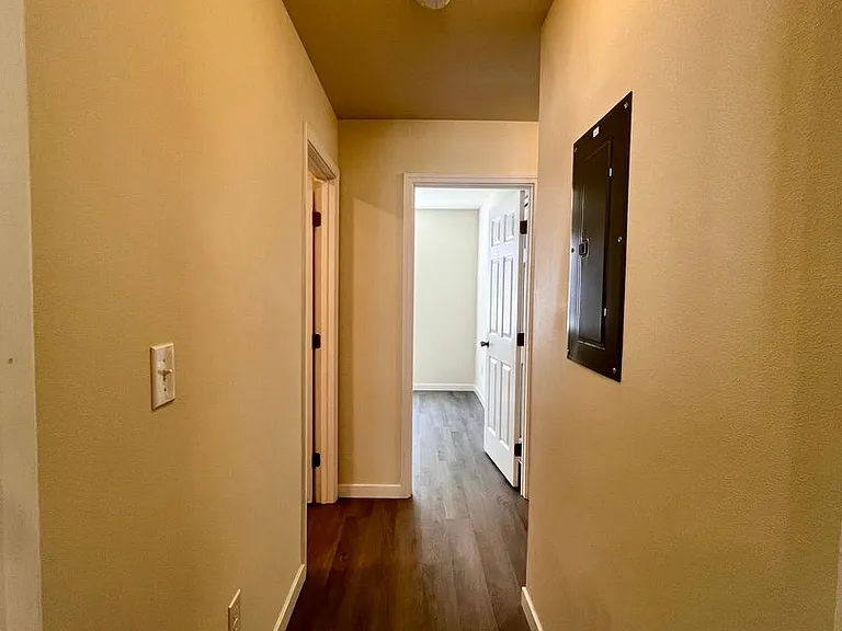 713 N 6th Ave — Photo 8