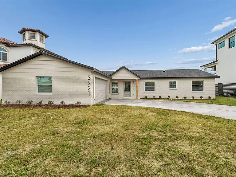 3921 Versailles Dr — Photo 1