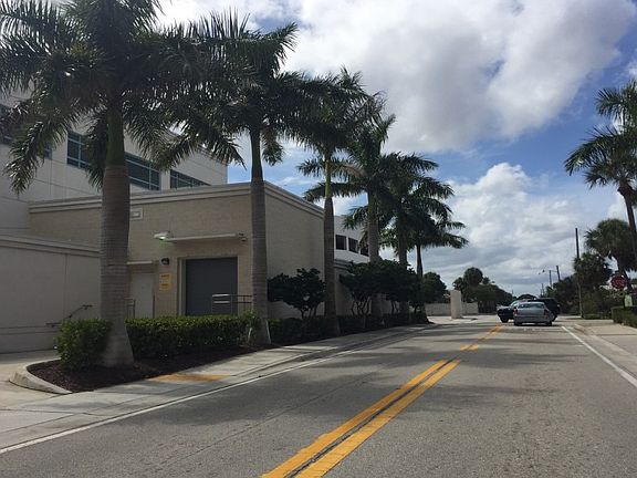 4th image of 2640 Lake Shore Dr Unit 916