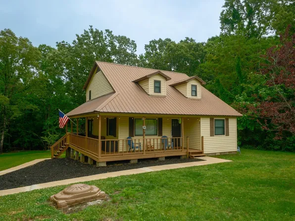 1055 Rinda Rd, Greenfield, TN 38230