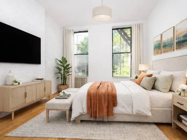 267 E 10th St #2A, New York, NY 10009
