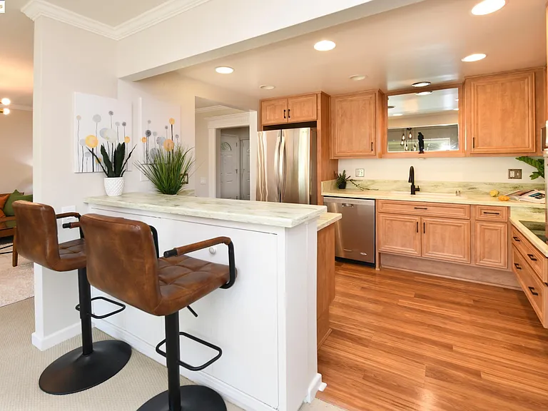 1910 Skycrest Dr #5 — Photo 9
