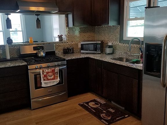 5th image of 10126 Dickens Ave