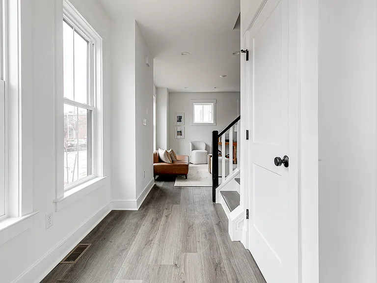 1827 W Cary St — Photo 23