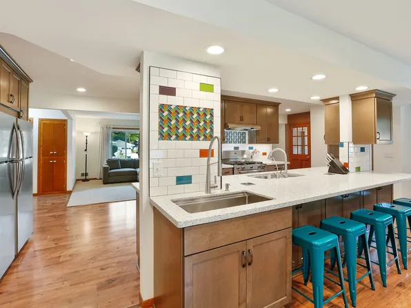 7001 France Ave N, Brooklyn Center, MN 55429