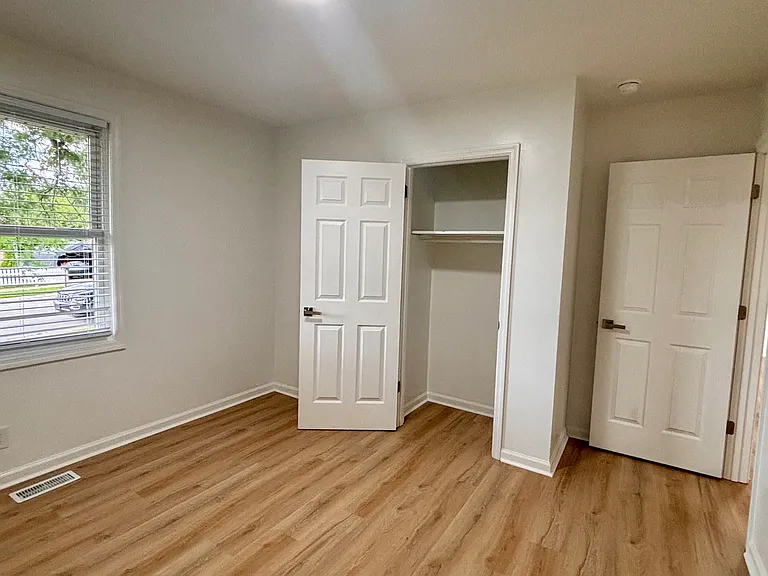315 E Brown St — Photo 13
