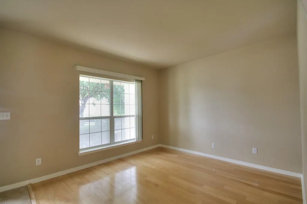 4 bed, 3.5 bath, 2762 sqft, $2,695 — Photo 3