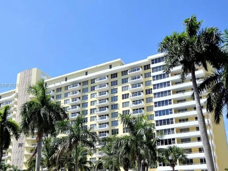 5600 Collins Ave #14K — Photo 25