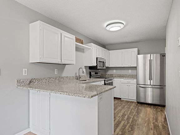 5th image of 418 Roundhouse St