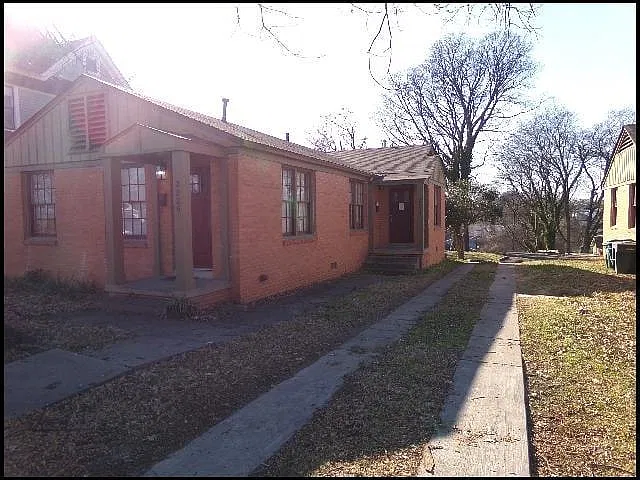 2 bed, 1.0 bath, 807 sqft, $1,095 — Photo 1