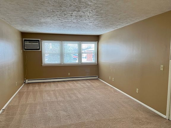 4th image of 723 Fairmont Dr #2D