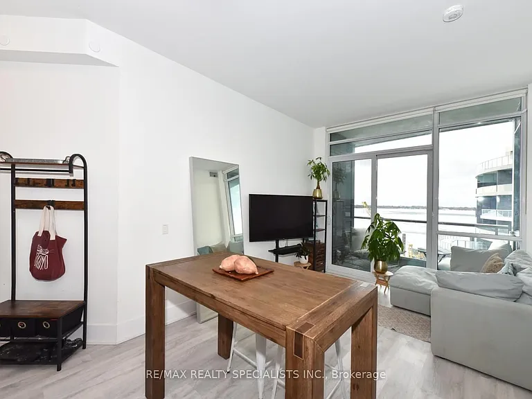 1 Edgewater Dr #911 — Photo 39