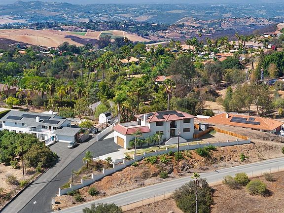 3rd image of 1820 Elevado Rd