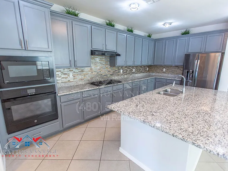 15244 W Moreland St — Photo 5