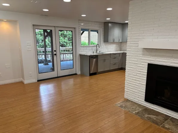 1026B NE 195th St, Seattle, WA 98155