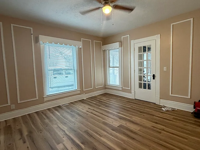 417 E North St — Photo 1
