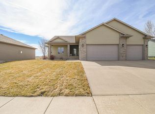 601 Emmett Trl, Harrisburg, SD 57032